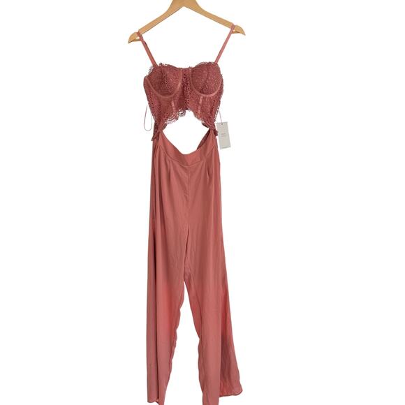 (M)‎ $90 NWT Blāshe Pink Lace Cutout Jumpsuit - Picture 1 of 5